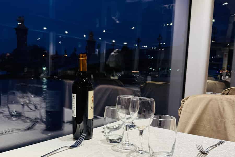 Paris: Bistronomische Dinner-Bootsfahrt auf der Seine. Foto: GetYourGuide Paris: Bistronomische Dinner-Bootsfahrt auf der Seine. Foto: GetYourGuide