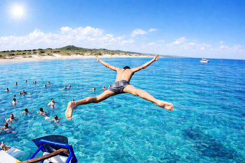 Ibiza: Boat to Formentera with VIP bed, open bar, breakfast, lunch, dinner Full Experience with Sunset (in advance, phase 3)