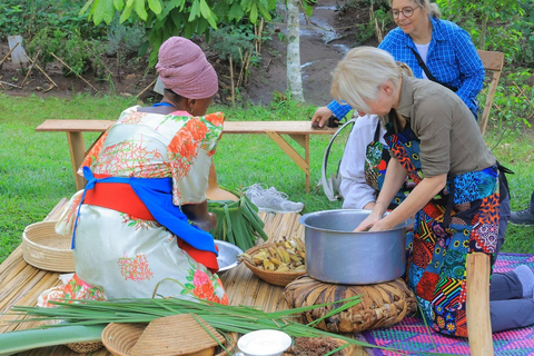 Kampala: Farm and Community Tour with traditional Lunch