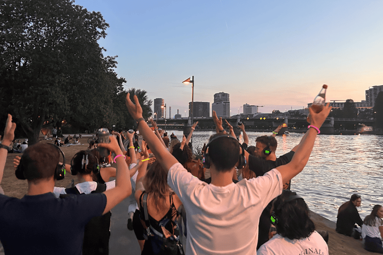 Hush Beats: Silent Disco Walking Tour in Frankfurt am Main