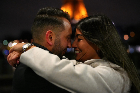 Paris: Photoshoot by the Eiffel Tower, BEST PRICE AND VALUE 15-Min Day Session – (5 Edited Photos)