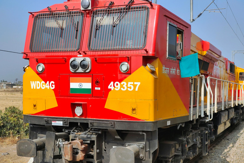 From Delhi: All Inclusive Taj Mahal Tour by Express Train All Inclusive VIP Day Tour