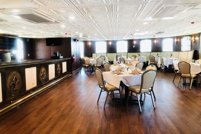 New Orleans: City Riverboat Cruise with Captain Narration