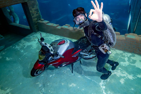 迪拜：Deep Dive 水下漫步之旅（无需证书）白金级水肺潜水，包括长视频和设施参观