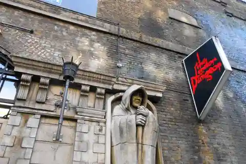Harry Potter Walking Tour & the London Dungeons