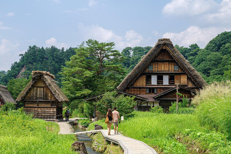 From Kanazawa: Guided Private Trip to Shirakawago & Takayama Regular Car(for 2 PAX or less)