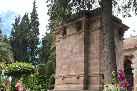 Sucre: Recorrido histórico por el antiguo y hermoso cementerio