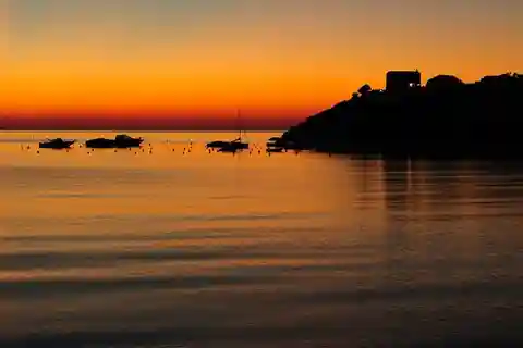 Palermo: tour al tramonto con aperitivo su una barca di lusso