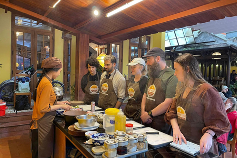 顺化市：顺化牛肉面工作坊 - 顺化传统美食之旅顺化牛肉面汤烹饪工作坊和当地市场之旅