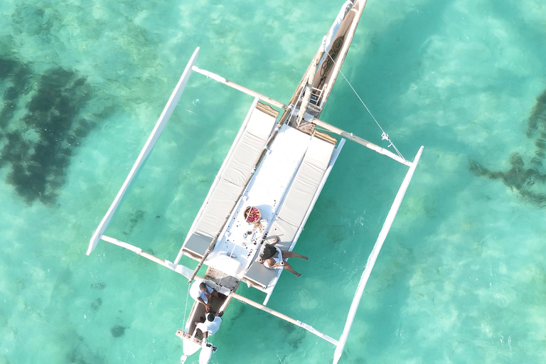 Prywatny rejs łodzią dhow po Zanzibarze z filmem i zdjęciami