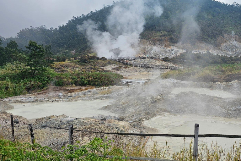 从日惹出发的日出西库尼尔山和迪恩高原之旅从日惹到日出 Sikunir 和 Dieng 高原之旅