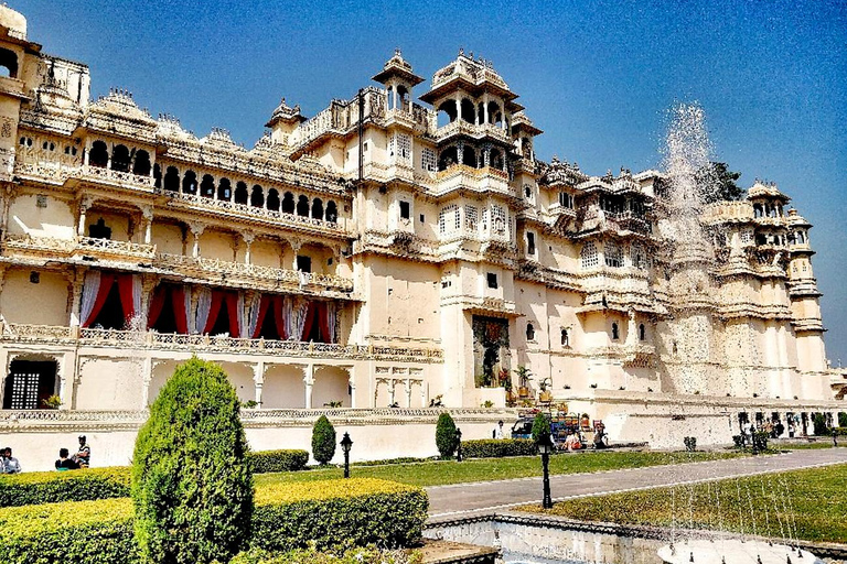 Depuis Udaipur : Visite touristique privée de la ville d'Udaipur en voiture