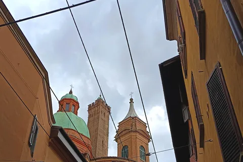 Bologna di notte: Cibo, vino, spritz e divertimento
