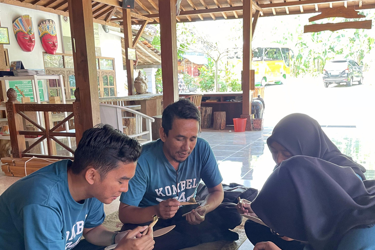 Yogyakarta: Wood Batik Workshop with Transfer & Lunch Option Wood Batik Workshop with Transfer & Lunch