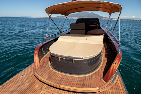 Capri: Secret Corners Boat Tour with Local Skipper