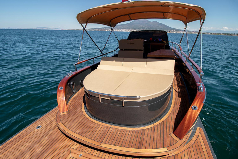 Capri: Secret Corners Boat Tour with Local Skipper