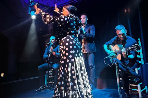 Barcelona: Exclusive Flamenco Show at El Paraigua with Drink Barcelona: Intimate Flamenco Show with Drink Only Special