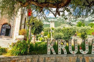 Durrës/Golem: Tagestour zur Burg von Kruja und zum Basar