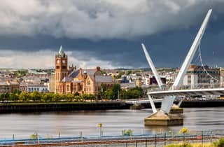Belfast: Derry-Tagestour mit Rundgang auf der Stadtmauer