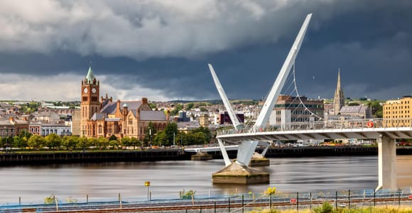 Belfast: Derry Day Trip with City Walls Walking Tour