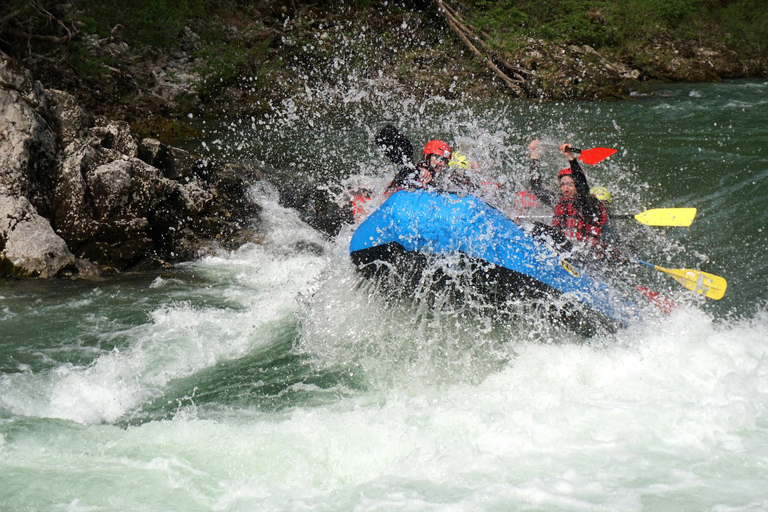 Aventura de rafting en el Salza: ¡pura acción en aguas bravas!