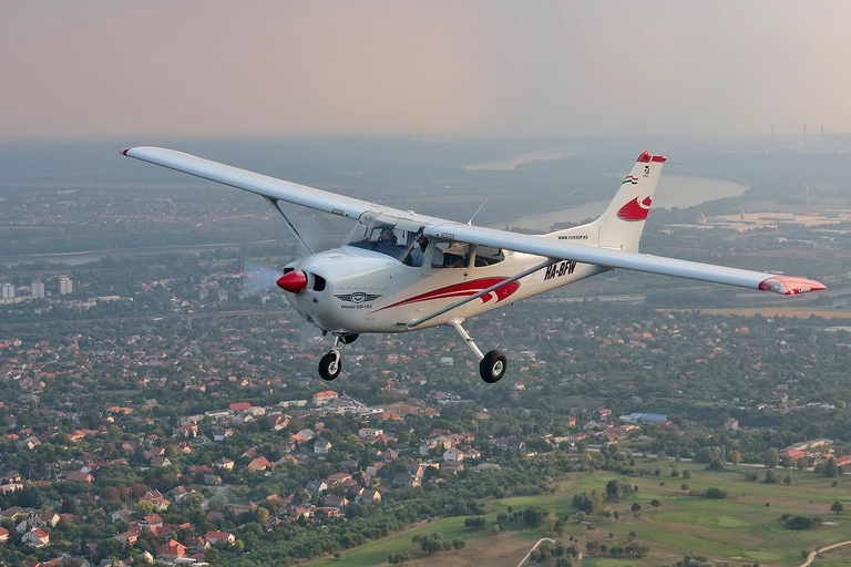 رحلة سياحية إلى بودابست على متن طائرة سيسنا C172