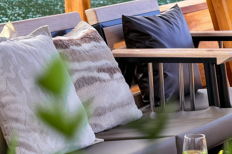 Labuan Bajo: Komodo Islands Tour with Luxury Open Deck Boat