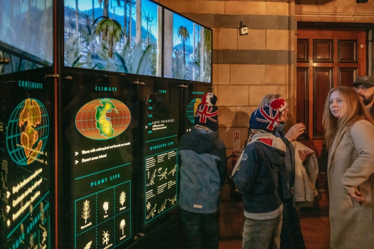 Londyn: Odkrywanie dinozaurów w Muzeum Historii NaturalnejMuzeum Historii Naturalnej w Londynie wycieczka po włosku