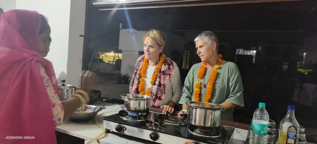 Jaipur: Rajasthani Cooking Class with Family & Star Gazing