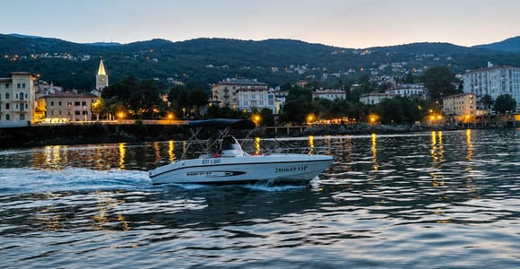 Opatija: Bootstour bei Sonnenuntergang in der Kvarner-Bucht mit Getränken & Snacks