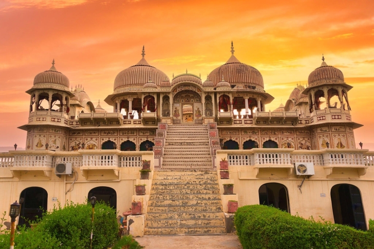 Depuis Delhi : Visite guidée de Mandawa en voiture (nuit)Transport privé, guide touristique, frais de monuments et hôtel 5 étoiles