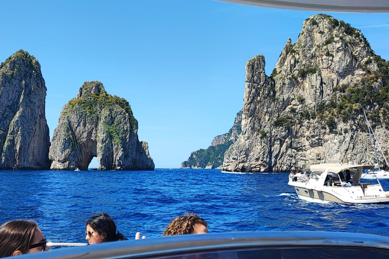 Capri: Secret Corners Boat Tour with Local Skipper