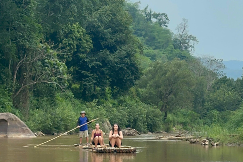Chiang Mai : Excursion d'une journée à la cascade de Sticky et au rafting