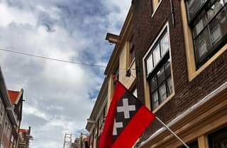 Erlebe Amsterdam mal anders: Rundgang und ein Bier