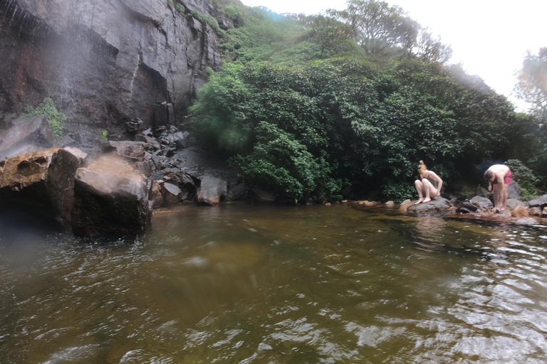 Kandy: Tour di un giorno delle cascate e dei villaggi locali con pranzo