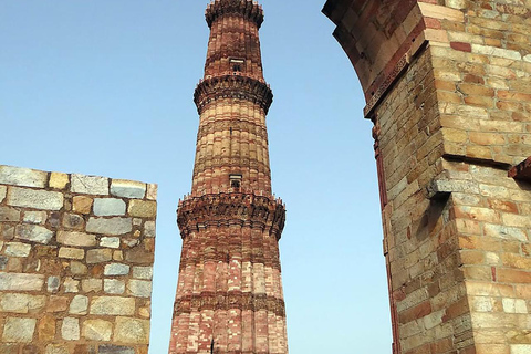 Depuis l&#039;aéroport de Delhi : Visite guidée de l&#039;ancienne et de la nouvelle Delhi pendant l&#039;escaleVisite privée de la ville avec voiture climatisée et guide privé, 4 heures