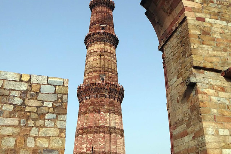 Depuis l&#039;aéroport de Delhi : Visite guidée de l&#039;ancienne et de la nouvelle Delhi pendant l&#039;escaleVisite privée de la ville avec voiture climatisée et guide privé, 4 heures