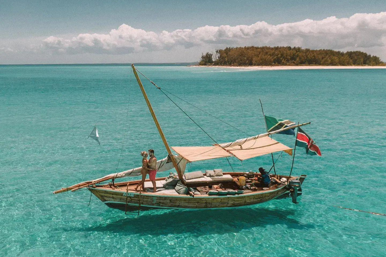 Zanzibar: Mnemba eiland privé dhow cruise met lunch