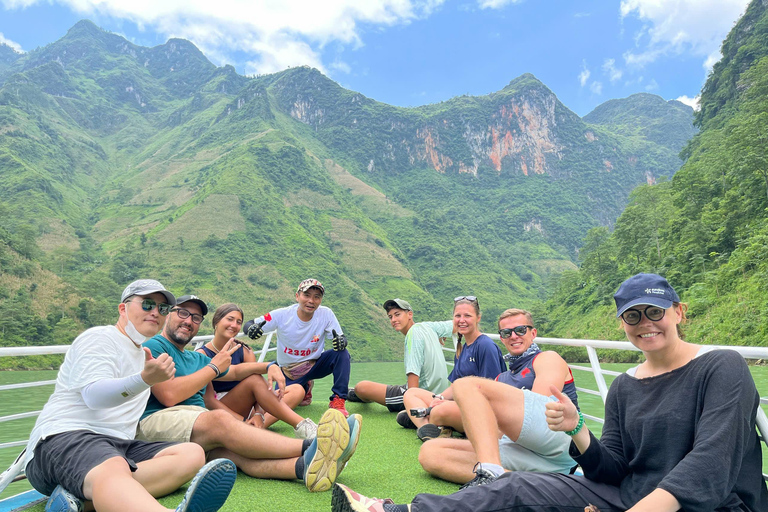 From Hanoi: Ha Giang Loop 3D2N + 2-Way Bus & Free Hostel Ha Giang Loop Tour 3D2N Ride with your Friend