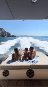Luxuriöse Yacht Capri Tour mit Aperitif