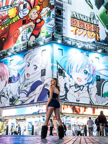 Tokyo: Shinjuku Photoshoot with a Local Photographer