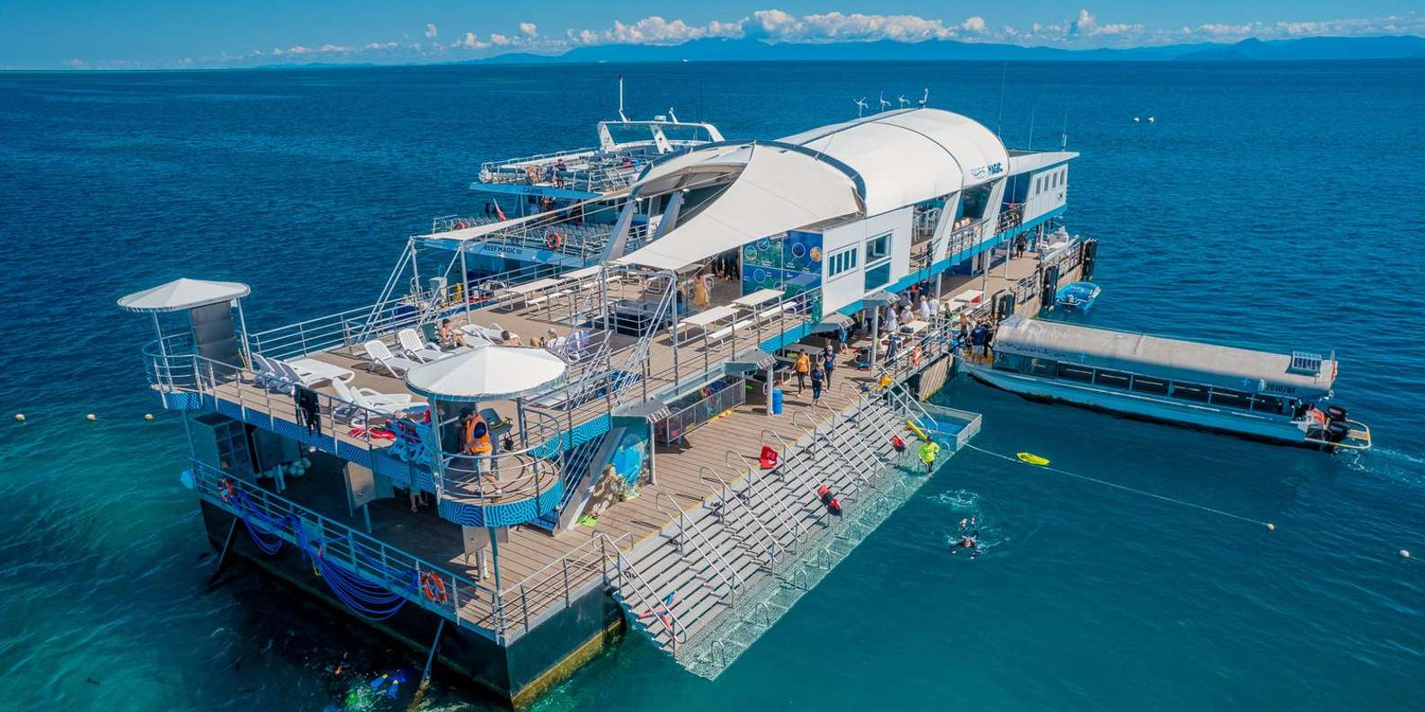 Cairns: Great Barrier Reef Pontoon with Water Activities