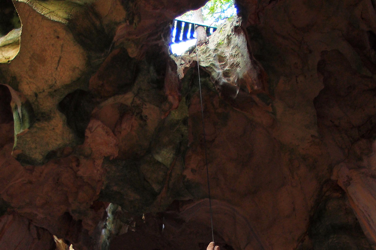 Nadi: przygoda na tyrolce i eksploracja jaskińNadi: przygoda na tyrolce i zwiedzanie jaskiń