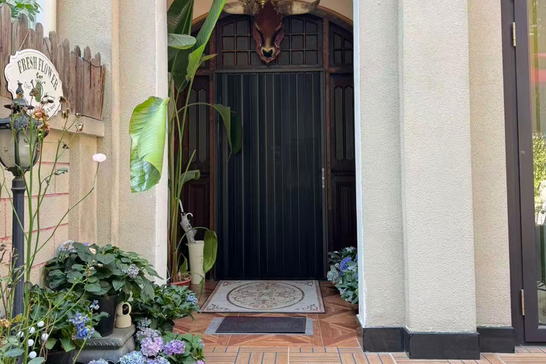 Shanghai Traditions in a Historic Xintiandi Villa