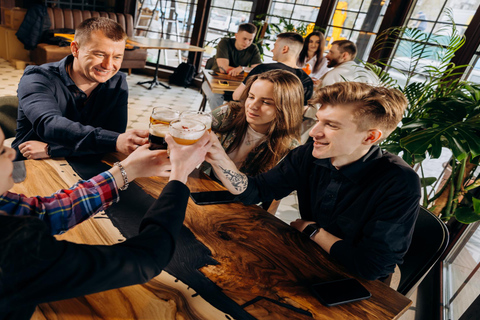 Tour de degustação de cerveja sueca nos pubs da cidade velha de Estocolmo4 horas: Degustação particular de 8 cervejas e comida