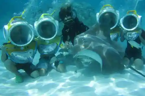 Moorea: Aquablue Helmet Underwater Walking Experience