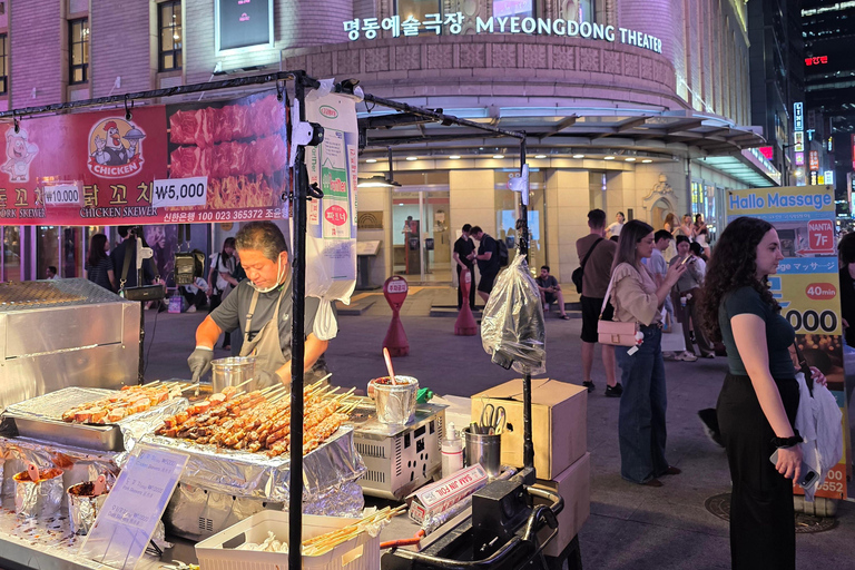 Seoul: Deoksugung Palace Night Tour with Guide