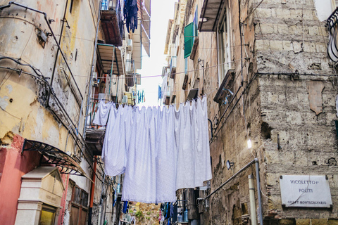 Napoli: Tour a piedi dei quartieri contrastanti con la funicolare