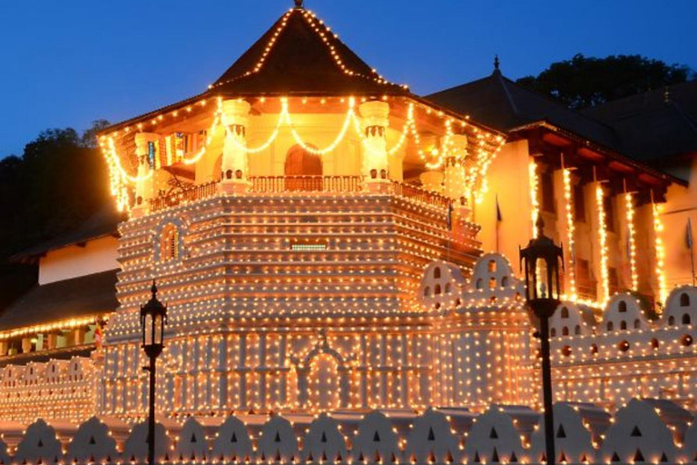 Sigiriya: Kandy VIP Transfer with Temple & Dance Show