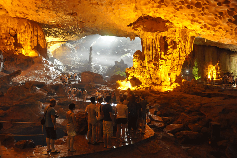 Från Hanoi: Halong Bay dagstur med grotta, ö och kajak